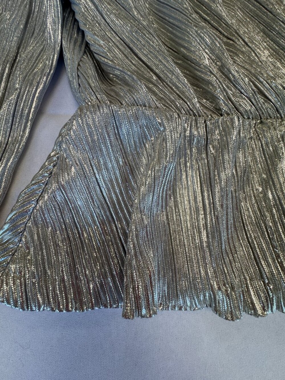 Gianni Bini Pleated Silver Peplum Blouse Size S - Picture 6 of 10
